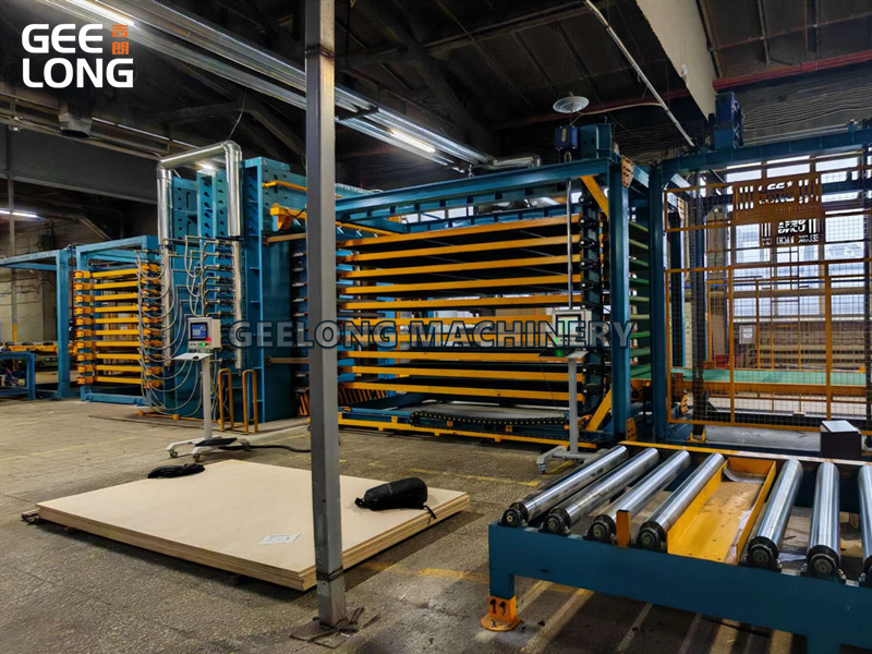 M&aacute;y &eacute;p n&oacute;ng mặt phim tự động (6)