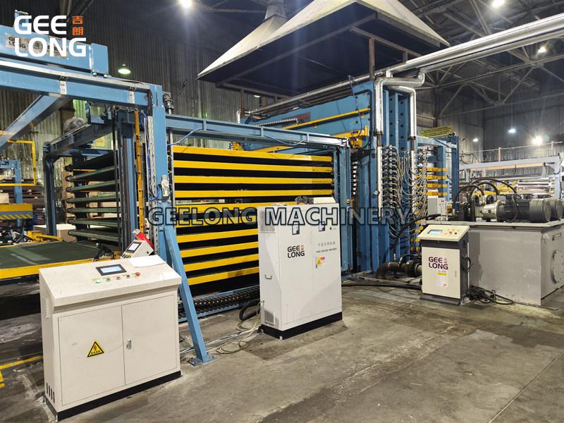 M&aacute;y &eacute;p n&oacute;ng mặt phim tự động (3)