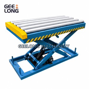 Bàn nâng thủy lực với băng tải con lăn chạy bằng điện