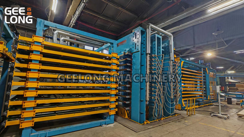 M&aacute;y &eacute;p n&oacute;ng mặt phim tự động (2)