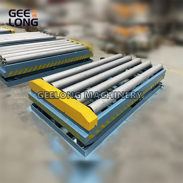 Bàn nâng thủy lực với băng tải con lăn chạy bằng điện