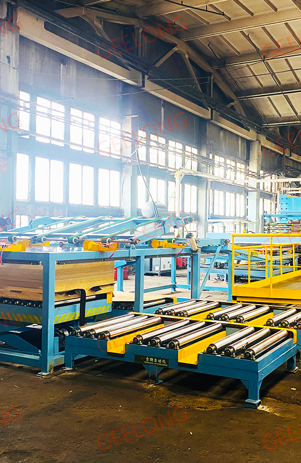 Hệ thống nạp v&agrave; dỡ v&aacute;n &eacute;p tự động để sản xuất v&aacute;n phủ phim