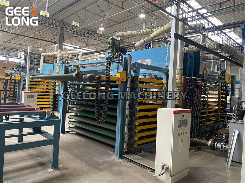 M&aacute;y &eacute;p n&oacute;ng mặt phim tự động (5)